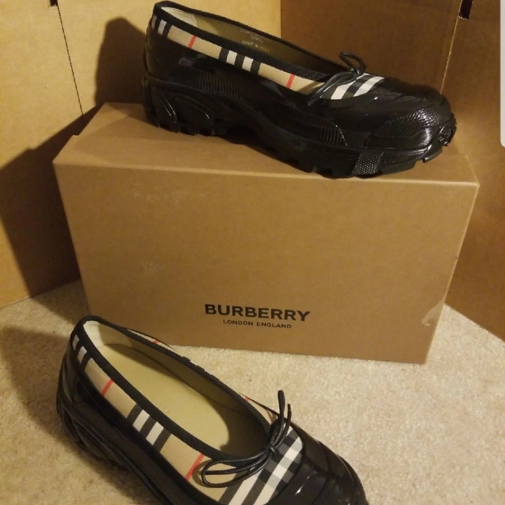 Burberry Plaid Flat Alport Leather Flats